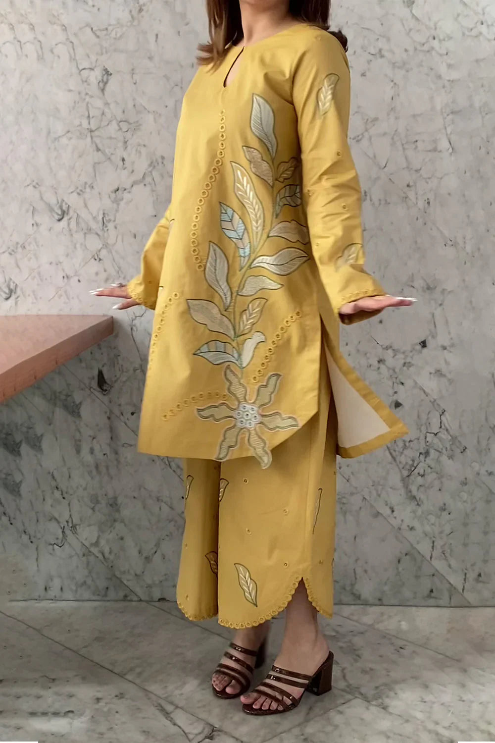Golden yellow Zb-1062